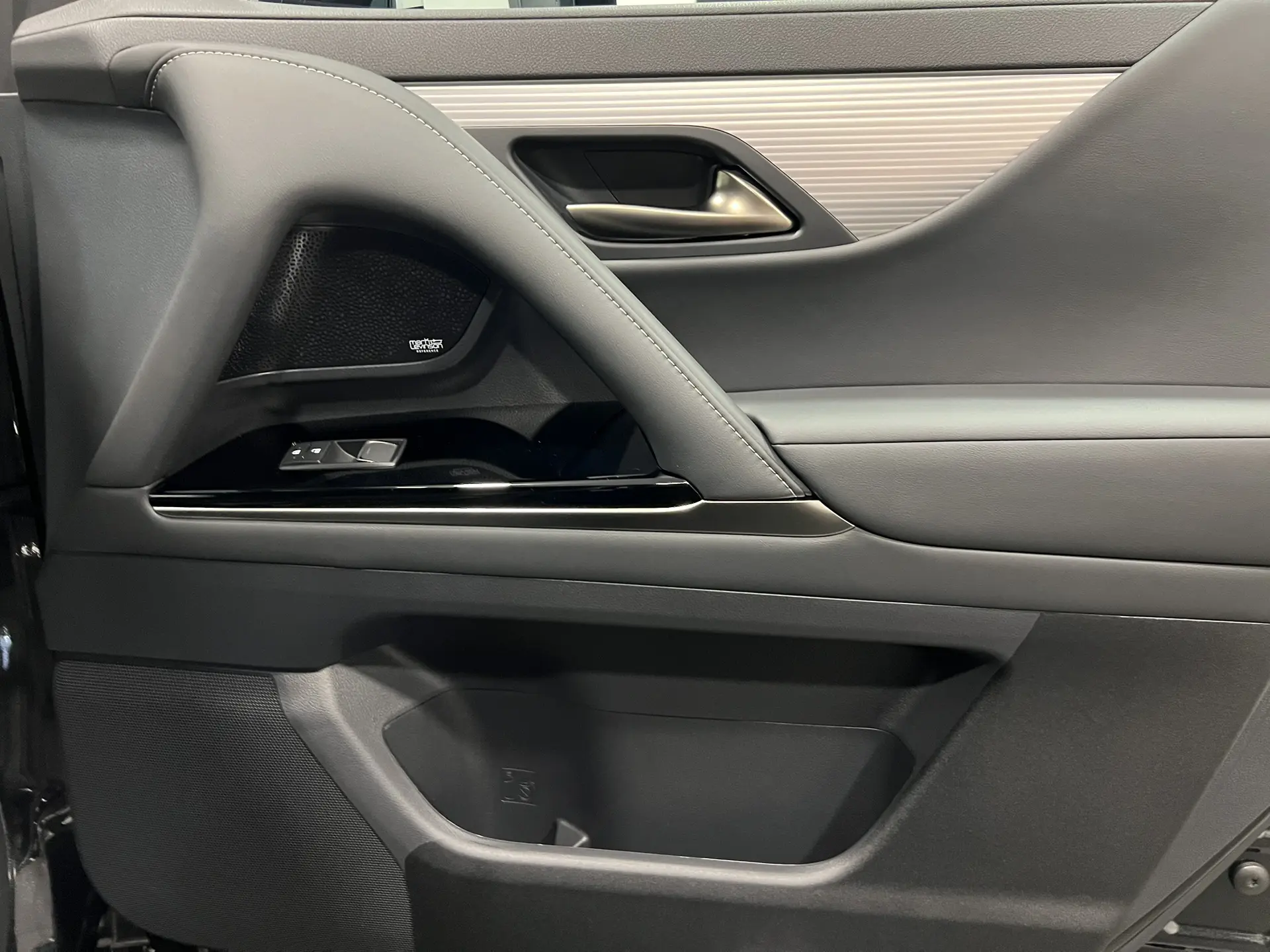 Lexus LX700h, 2026