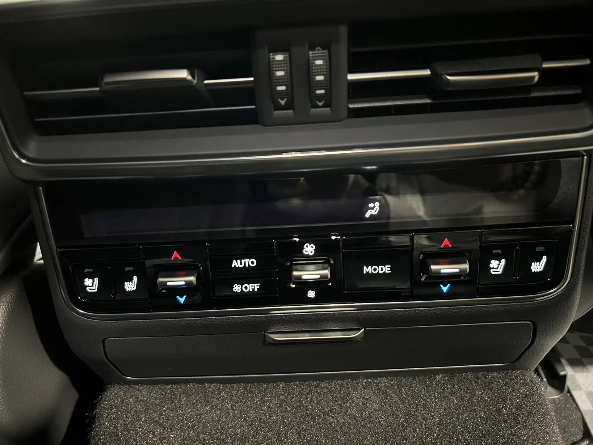 Lexus LX700h, 2026